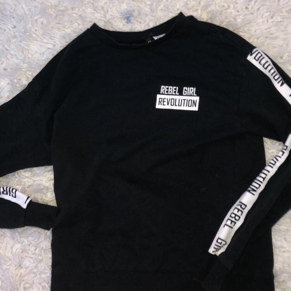 Super Cute Black Sweater - Picture 2 of 2